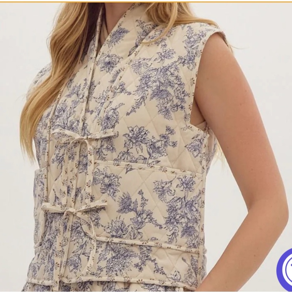 Entro Floral Quilted Sleeveless Vest Medium EUC